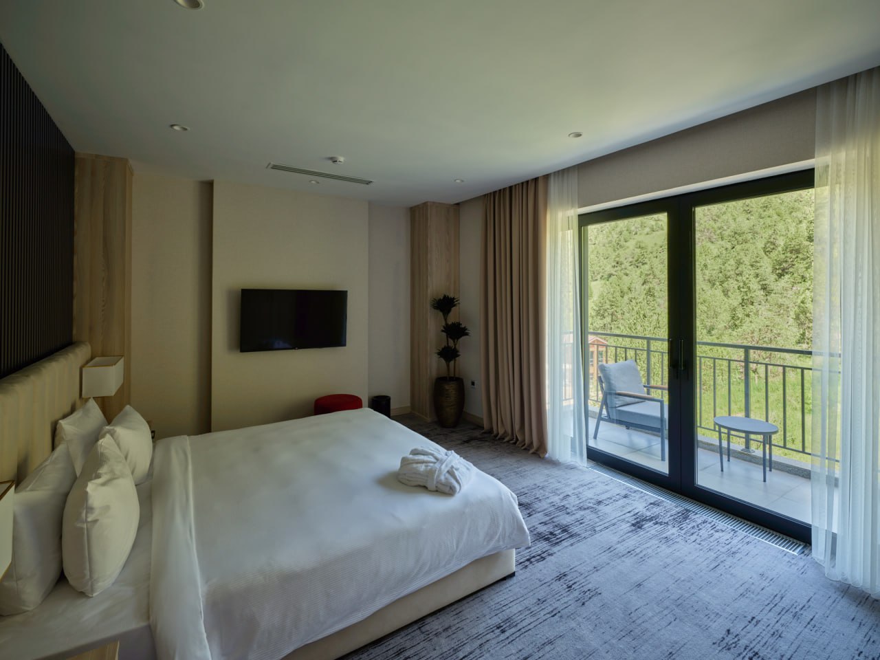 🍃 Весна в Заамине особенная… Горы просыпаются, природа расцветает, а душа находит спокойствие.