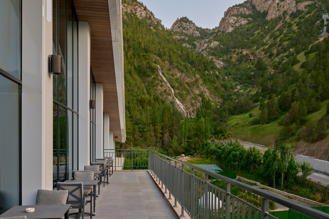 🍃 Весна в Заамине особенная… Горы просыпаются, природа расцветает, а душа находит спокойствие.